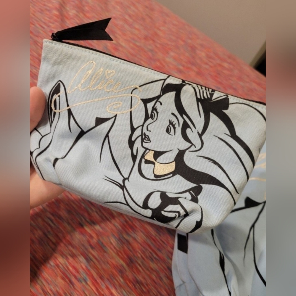 Disney Alice in wonderland Pouch